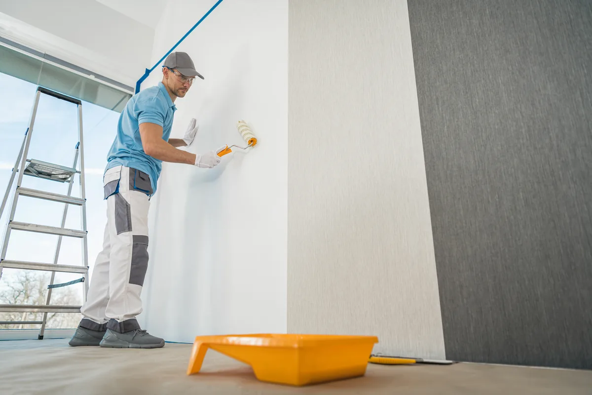 Maler bei der Arbeit – Mega DC GmbH